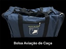 Confeccionada em material resistente, com alças para transporte e dotada de diversos compartimentos para acomodar os itens da bagagem. É a companheira de viagem ideal para Caçadores e entusiastas da Caça!